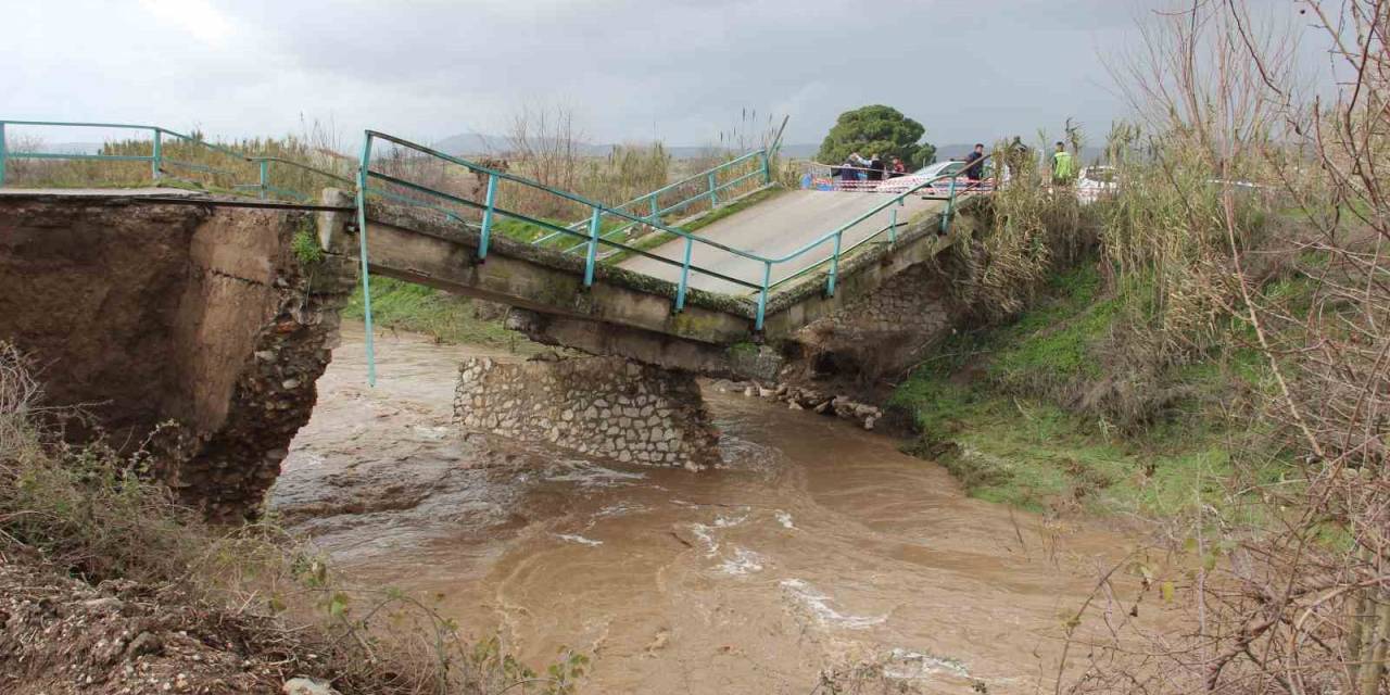 Manisa’da Köprü Yıkıldı, Dere Yataklarında Heyelan Oldu