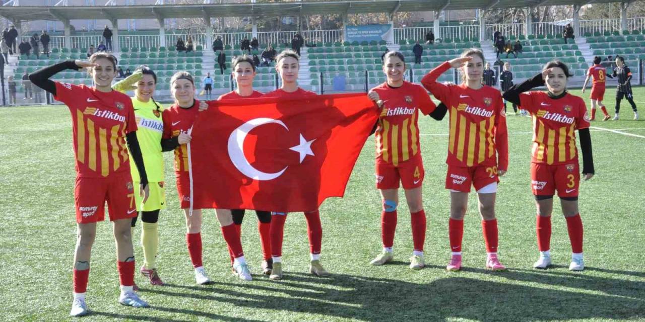 Zeynep Bilir’den Gol Sonrası Asker Selamı