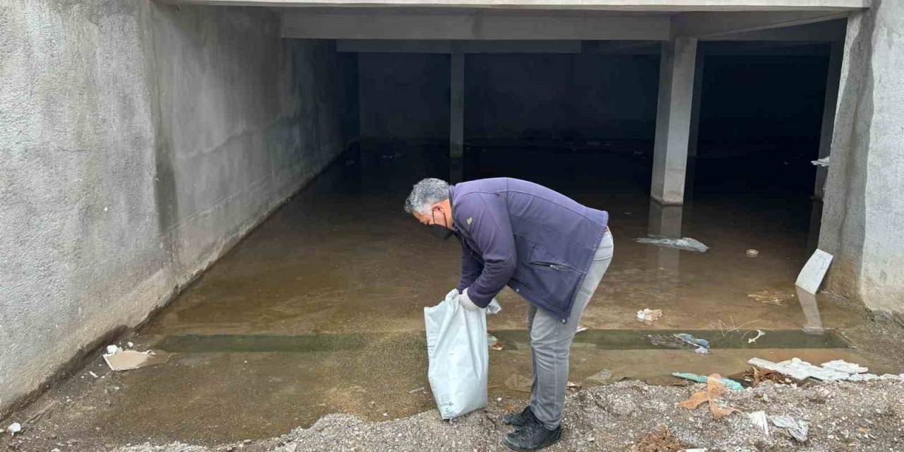 Adıyaman Belediyesi İlaçlama Çalışmalarına Devam Ediyor