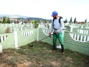 Sakarya’daki Mezarlıklar Bayrama Hazırlanıyor