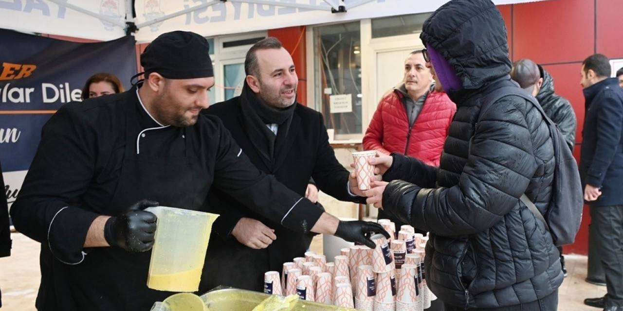 Yalova Belediyesi’nden Üniversite Öğrencilerine Çorba İkramı