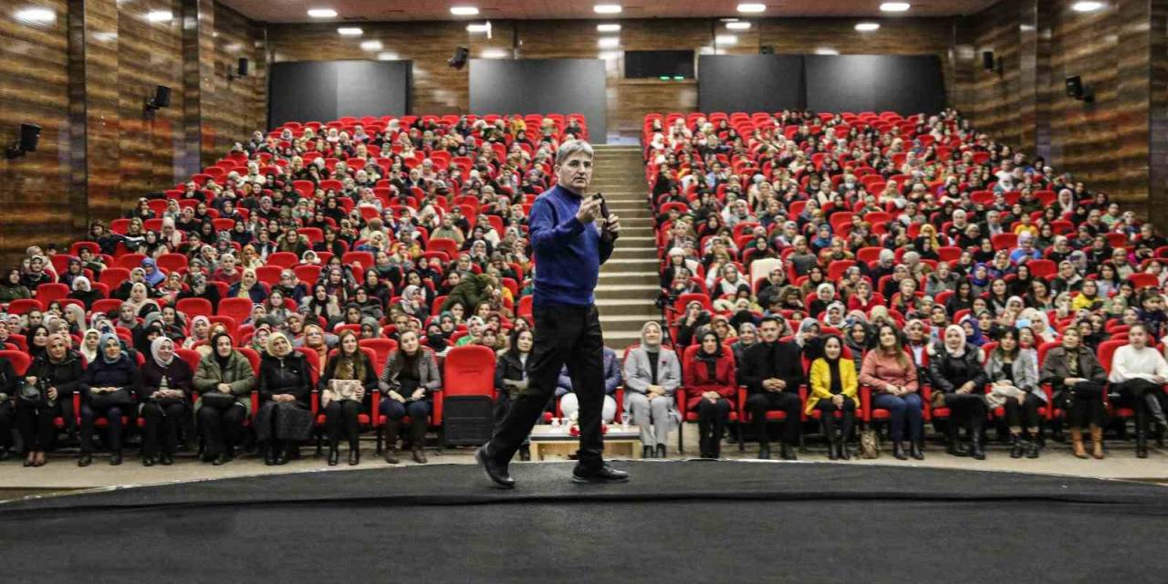 Yazar Canten Kaya Van’da Söyleşi Gerçekleştirdi