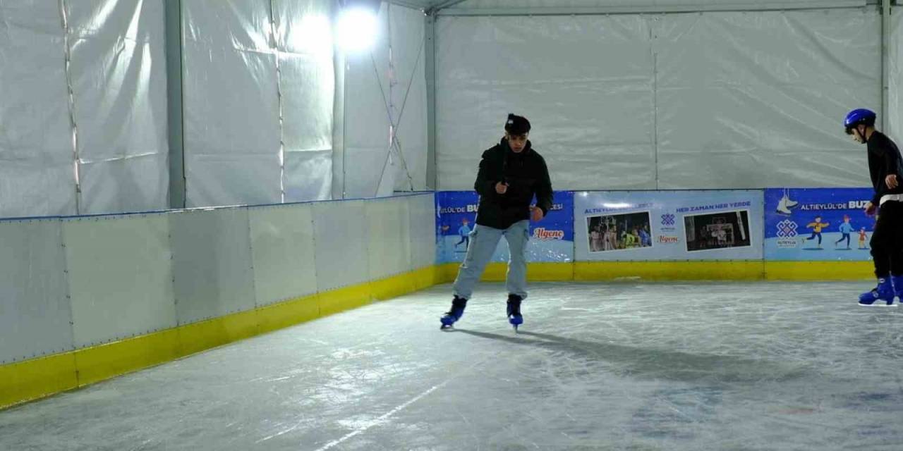 Altıeylül’de Gençlere Ücretsiz Buz Pateni