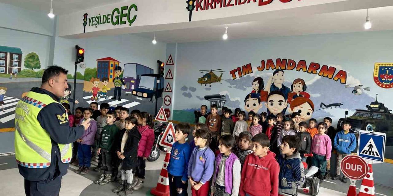 Muş’ta 48 Öğrenciye Trafik Kuralları Eğitimi Verildi