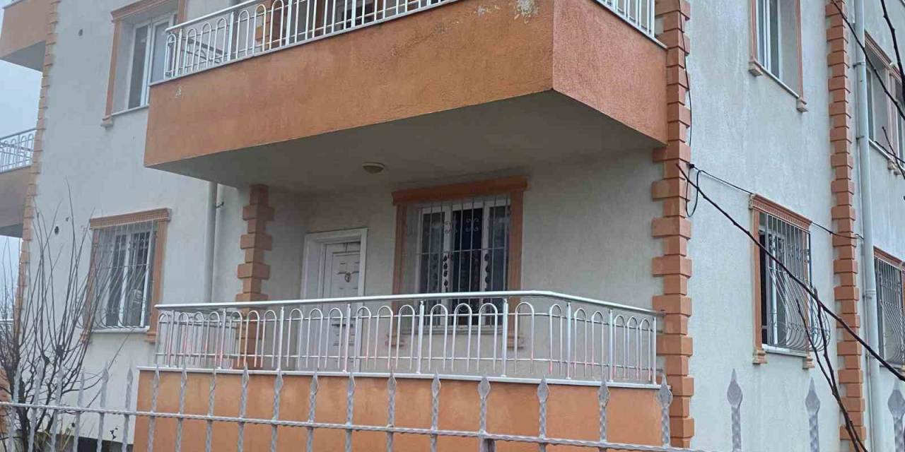 Uşak’ta 4 Katlı Binada Çıkan Yangında 1 Kişi Dumandan Etkilendi