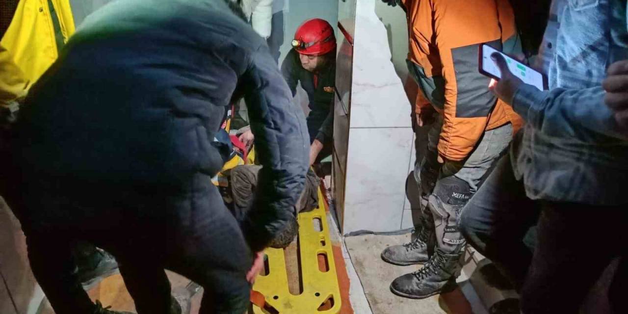 Ağrı’da Asansör Boşluğuna Düşen Çocuk Yaralandı