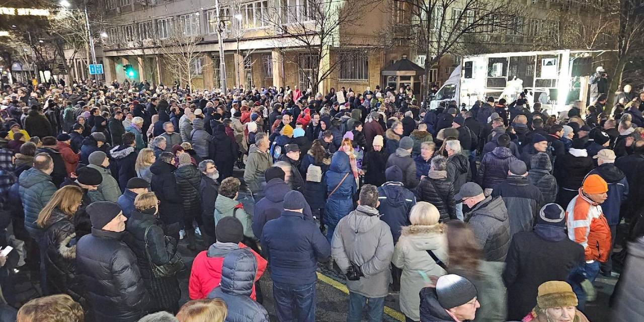 Sırbistan’da Muhalefet Erken Genel Ve Yerel Seçimlerin İptali İçin Yeniden Sokağa İndi
