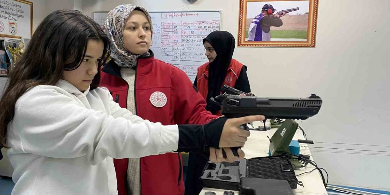 Liseli Gençler Gönüllerince Eğlendi