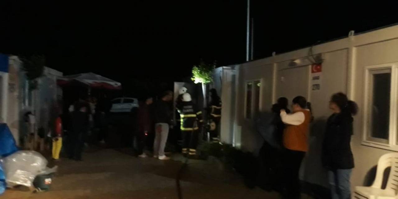 Hatay’da Konteynerdeki Yangın Çevreye Yayılmadan Söndürüldü