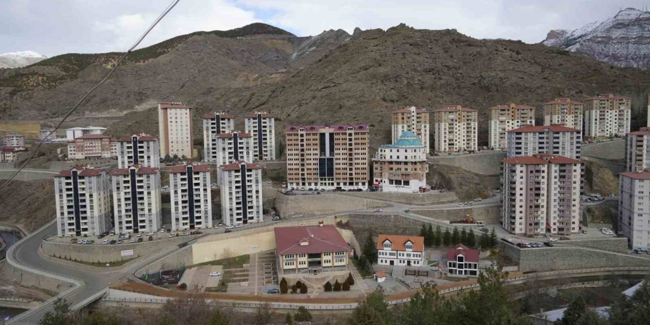 Bin 700 Seçmenli Mahallede 10 Muhtar Adayı Tartışma Konusu Oldu