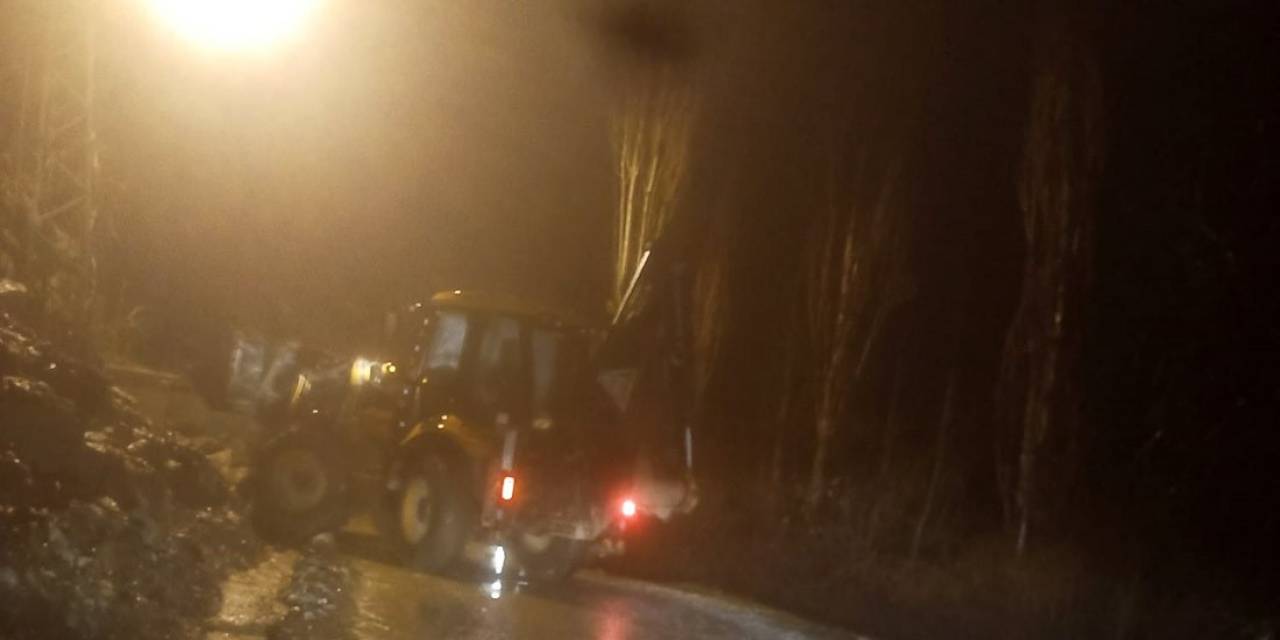 Şiddetli Yağış Nedeniyle Toprak Kayması Yaşandı