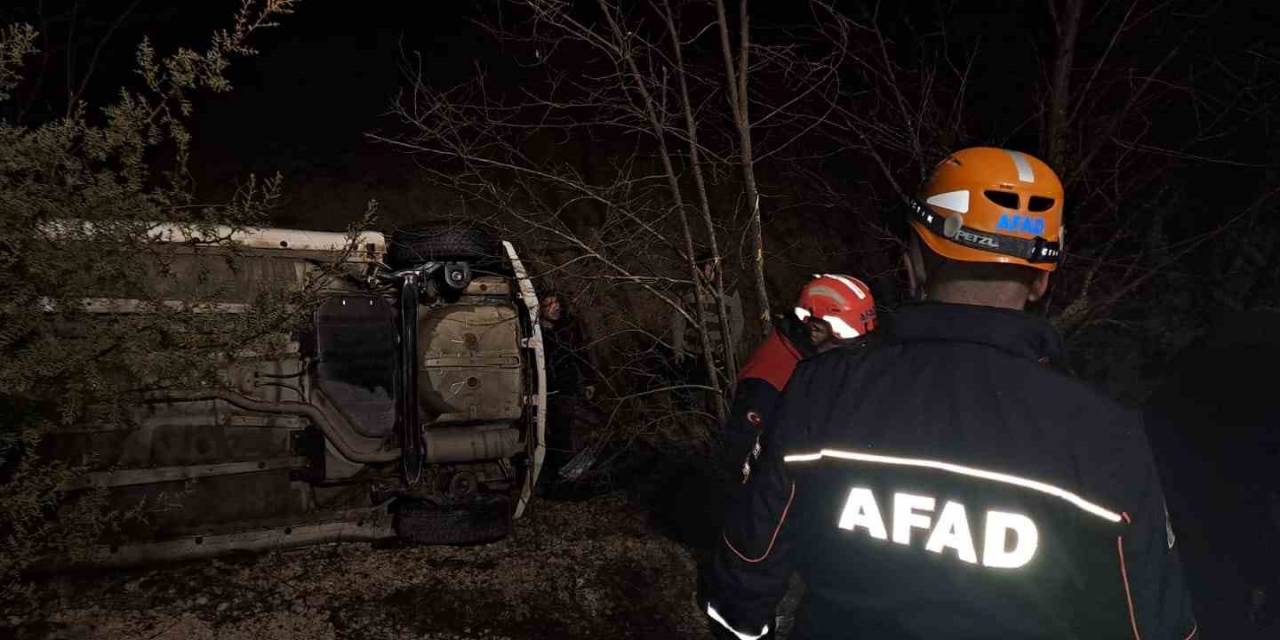 Otomobil Şarampole Devrildi