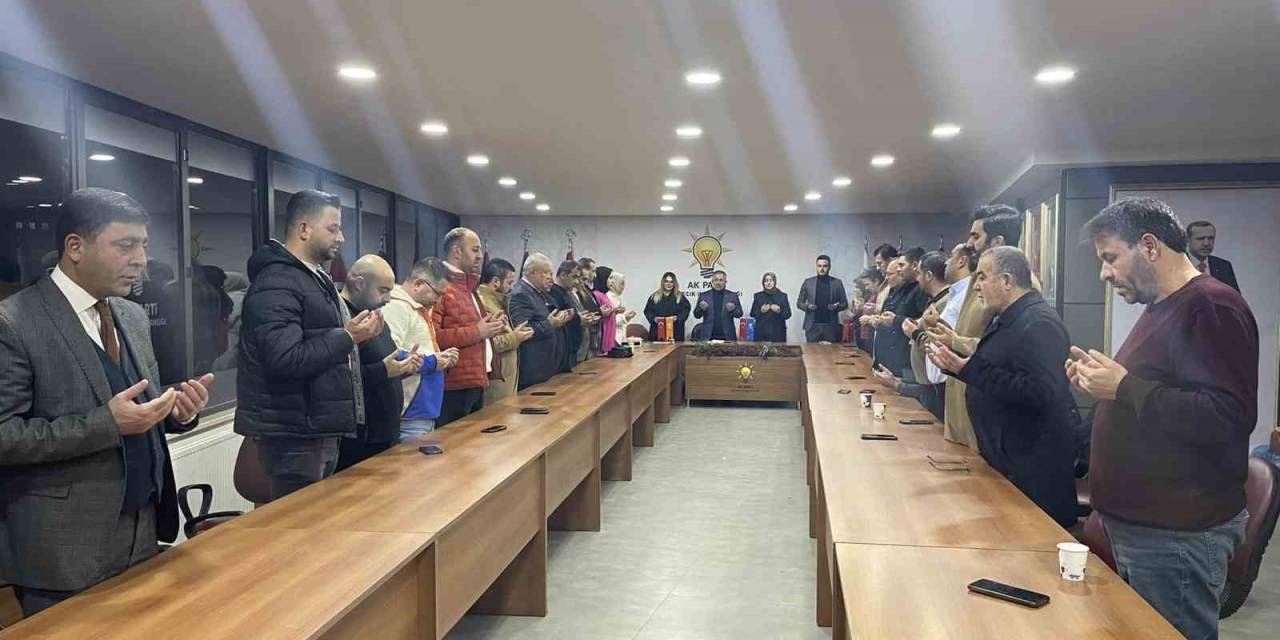 Ak Parti, Toplantı Öncesi Şehitleri Unutmadı