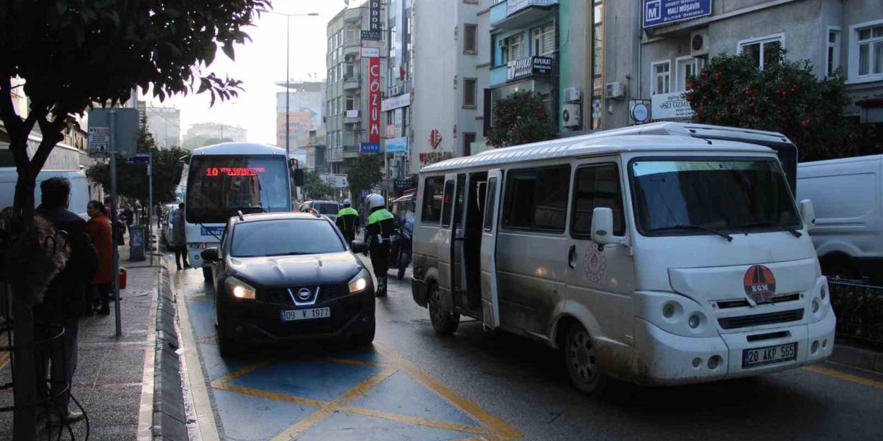 Arıza Yapan Minibüsü Yol Ortasında Bırakıp Mahkemeye Yetişti