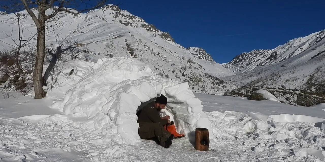 ’dağların Oğlu’ Kışı İgloda Geçiriyor