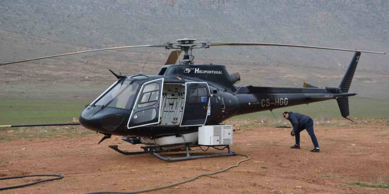 Kesintisiz Enerji İçin Helikopterle Bakım Onarım Yapılıyor
