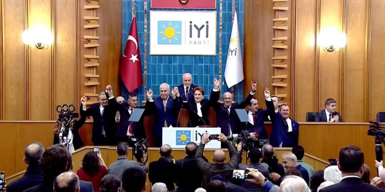 Chp’den İstifa Eden Efeler Belediye Başkanı Atay, İyi Parti’ye Katıldı