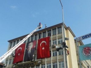 Belediye Çatısına Çıkarak İntihar Etmek İstedi