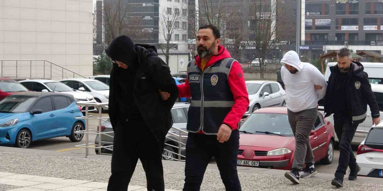 Apartman Deposundan 35 Bin Liralık Işıklandırma Malzemesi Çaldılar