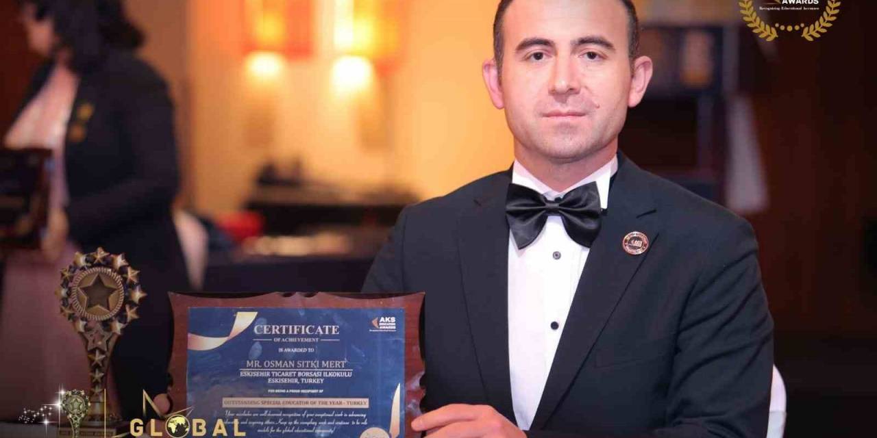 Türk Öğretmene Dubai’de Uluslararası Başarı Ödülü Verildi