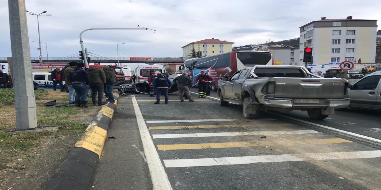 Trabzon'da meydana gelen trafik kazasında aynı aileden 5 kişi yaralandı