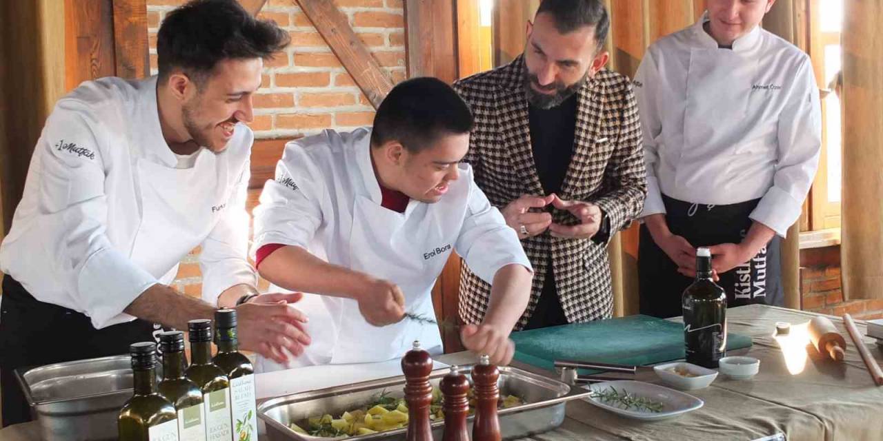 Balıkesir’de Down Sendromlu Gençler Mutfağa Girdi Ve Yemek Yaptı