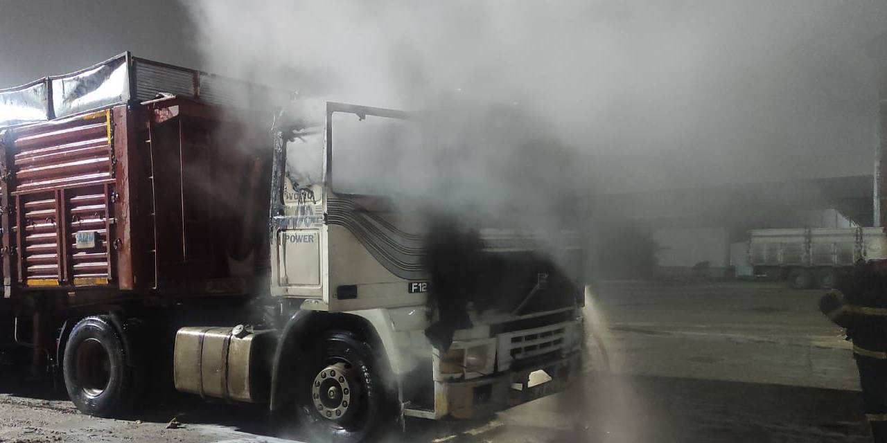 Şeker Fabrikasında Bekleyen Kamyon Alevlere Teslim Oldu