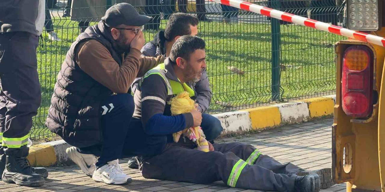 Bu Acıya Yürek Dayanmaz, Anne Ve Bebekleri İş Makinesinin Altında Kaldı