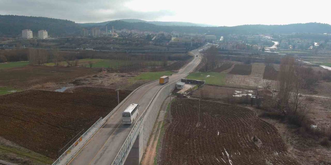 Yeşilkent Hemzemin Geçidi Üzerindeki Bağlantı Yolu Trafiğe Açıldı