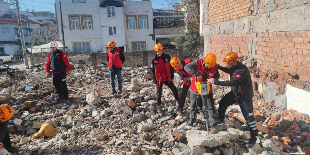 Adıyaman’da Uygulamalı Deprem Tatbikatı Yapıldı