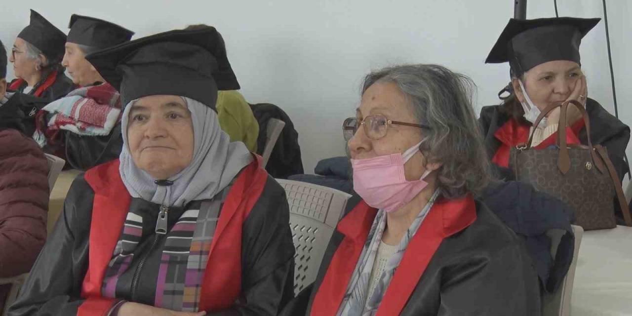 "Okumanın Yaşı Yok" Deyip Kepleri Fırlattılar