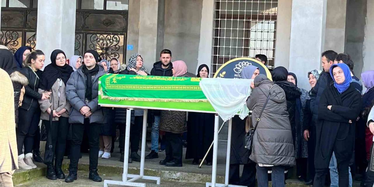 Lüks Rezidansın 10. Katından Düşerek Hayatını Kaybeden Genç Kadın Toprağa Verildi