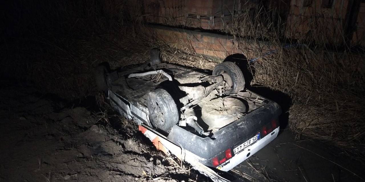 Köpeğe Çarpmamak İçin Manevra Yapan Tofaş Otomobil Sulama Kanalına Uçtu: 3 Yaralı