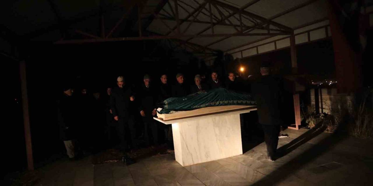 Konteyner Yangınında Hayatını Kaybeden Murat Çolak Iğdır’da Toprağa Verildi