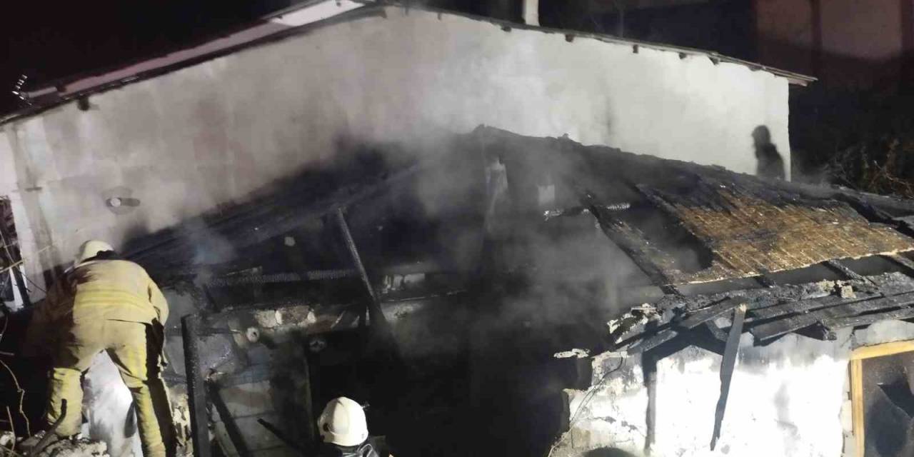 Ataşehir’de Gecekondu Alev Alev Yandı