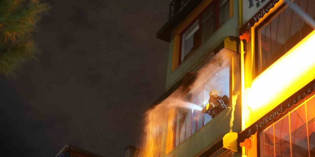 Beyoğlu’nda 4 Katlı Apart Otelde Korkutan Yangın