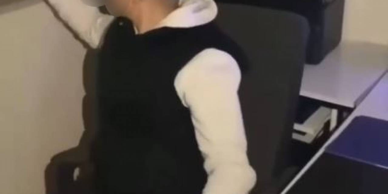 Muhtarlık Penceresinde Havaya Ateş Açan Maganda Kamerada