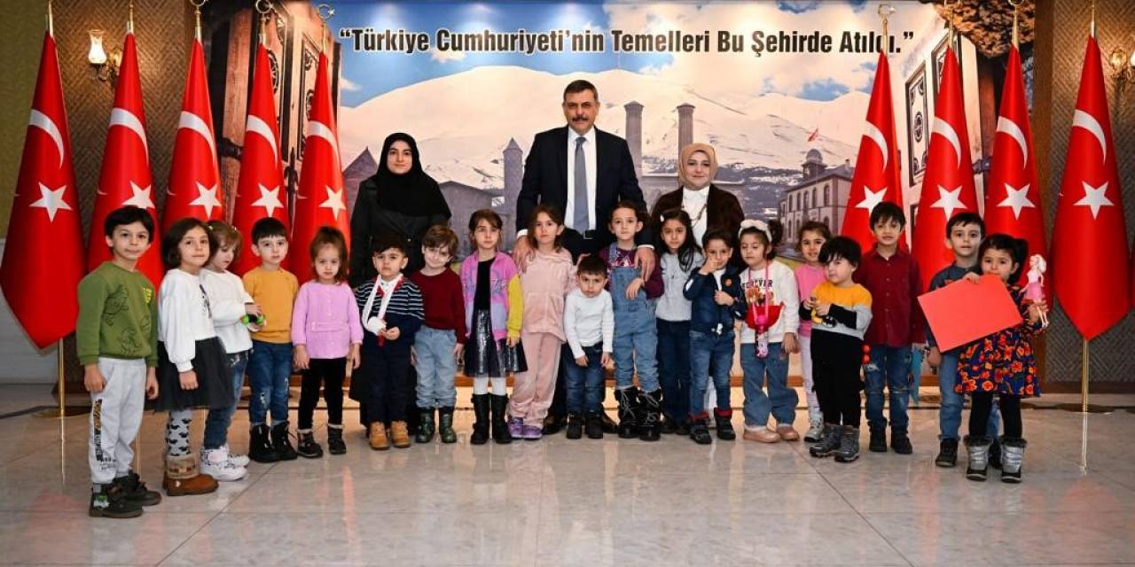 Vali Çiftçi’den Çocuklara Sürpriz