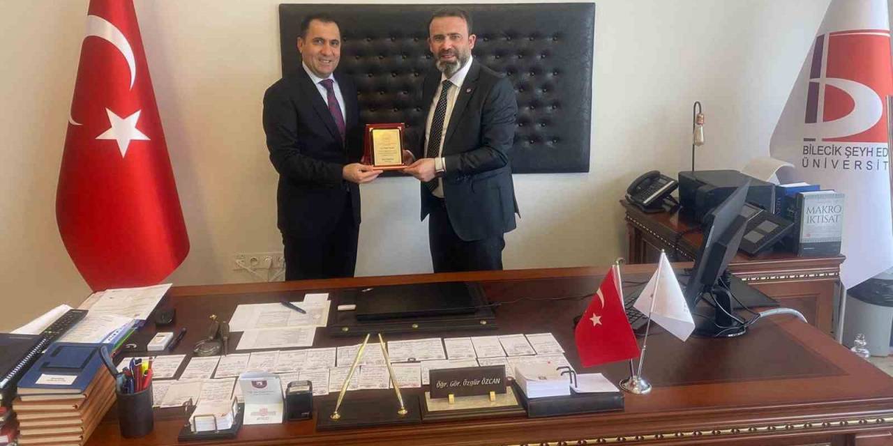 Destekler İçin Teşekkür Plaketi Verildi