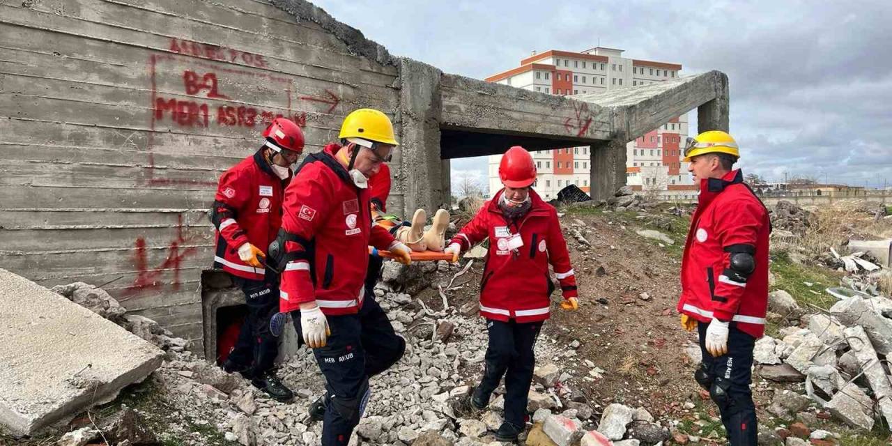 Öğretmen Arama Kurtarma Gönüllüleri Eğitimleri Tamamladı