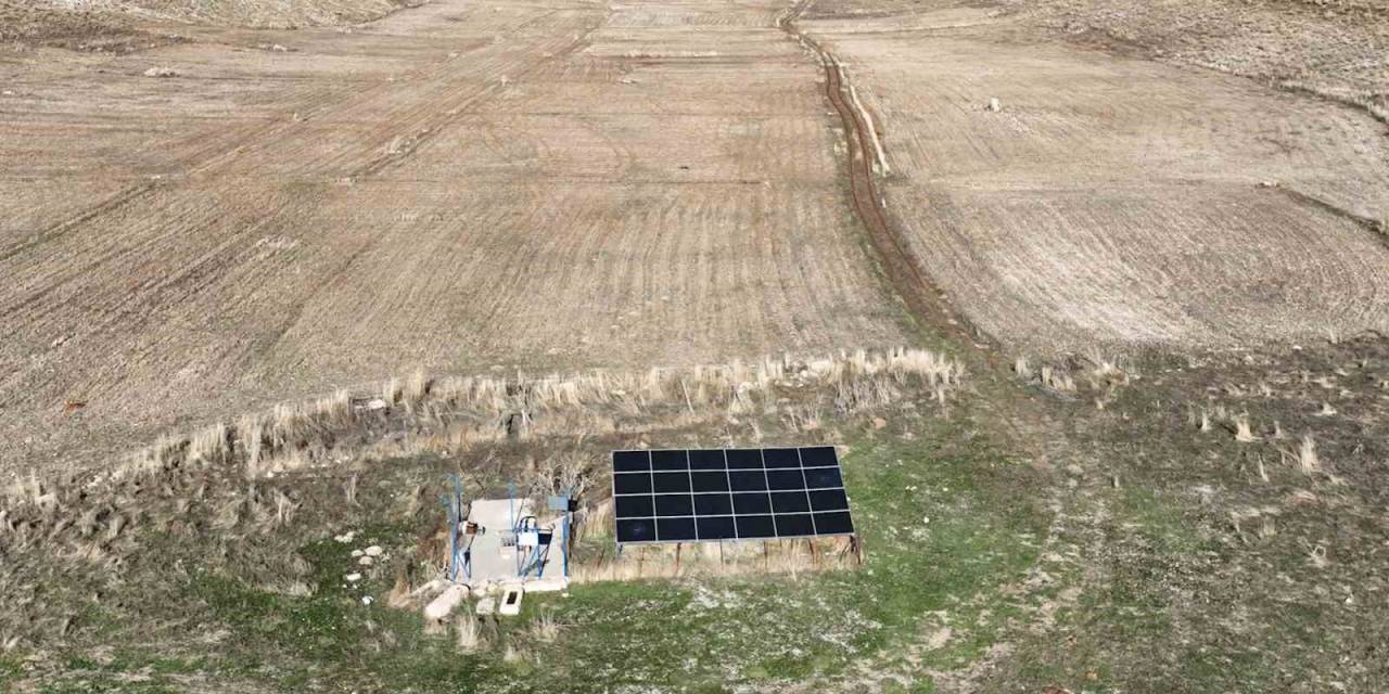 Güneş Enerjisi Sistemi Kuruldu, 7 Kilometrelik Hatla Mahalleye Su Geldi