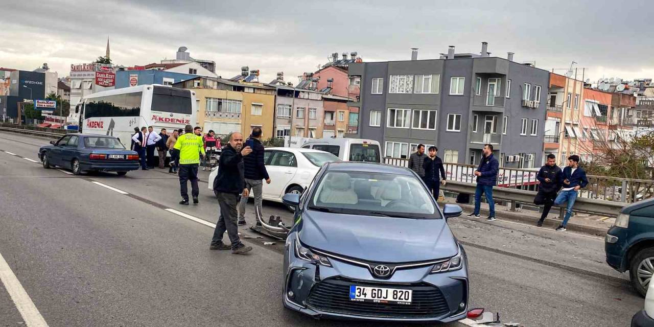 Antalya’da Şehirlerarası Otobüsün De Karıştığı Kaza Ucuz Atlatıldı