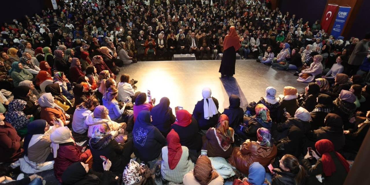 ‘Modern Dünyada Aile’ Konferansına Büyük İlgi