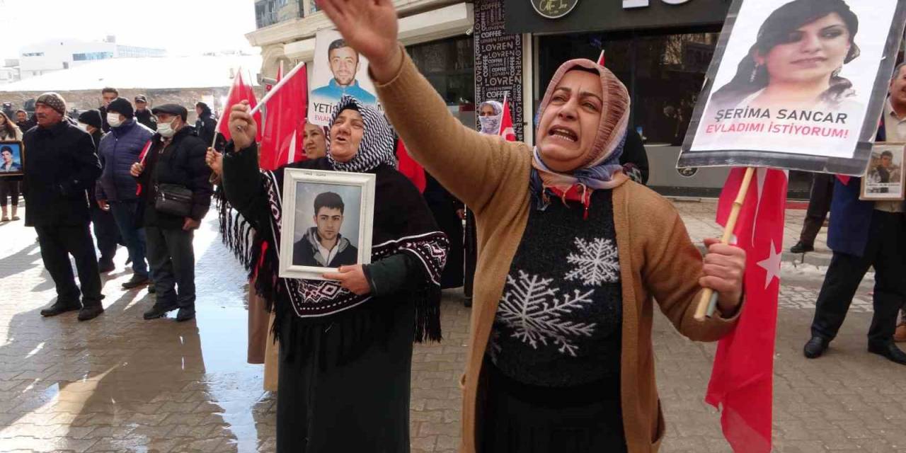 Evlat Nöbetindeki Anne: “Çocuklarımızın Kanıyla Kendi Çocuklarını Okutuyorlar"