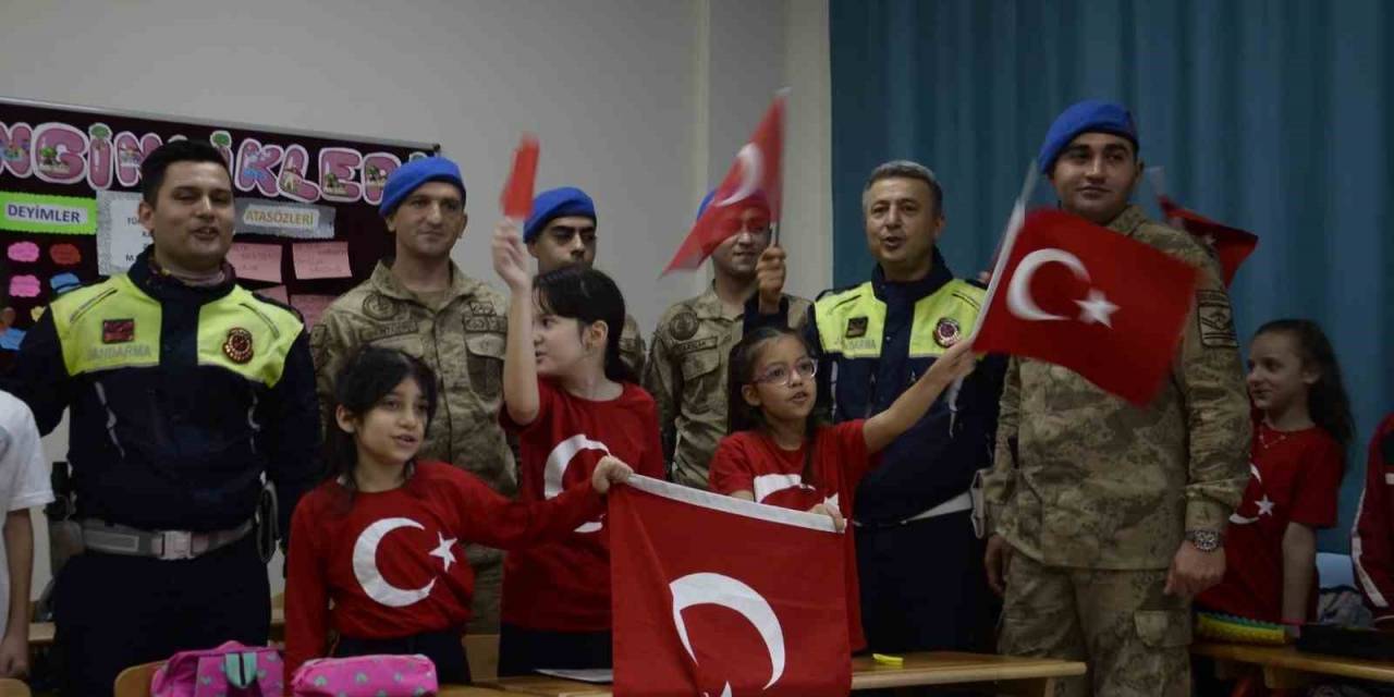 Yalova’da Jandarma Öğrencilerle Buluştu