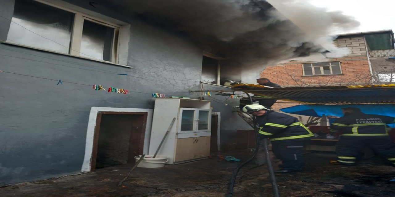 Karabük'te bir evin kömürlük kısmında çıkan yangın, itfaiye ekiplerince söndürüldü.