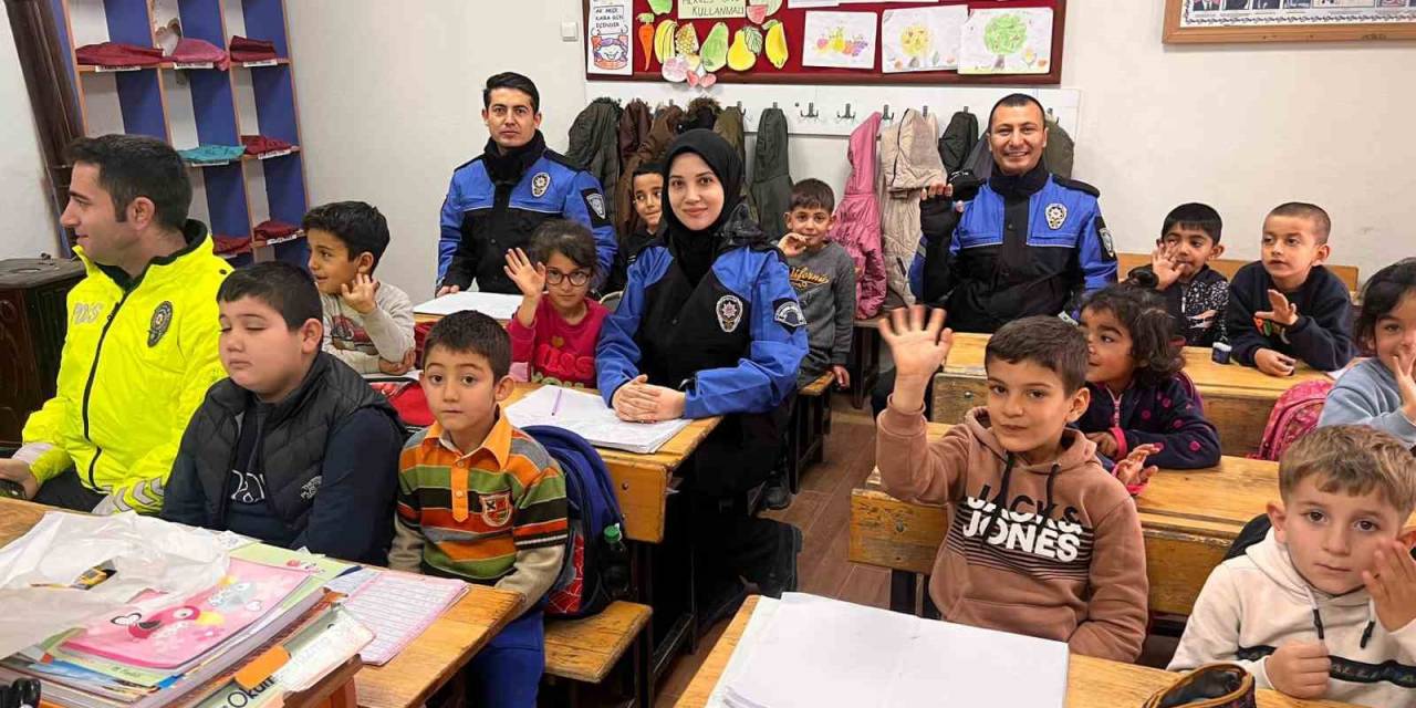 Öğrencilere Trafik Eğitimi Verildi