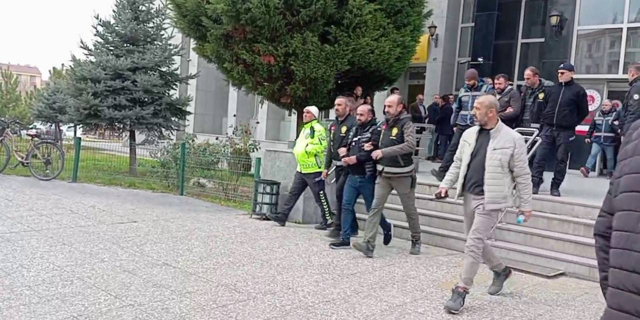 Ankara’da Araçtan 193 Bin Dolar Çalan Hırsızlar Çorum’da Yakalandı