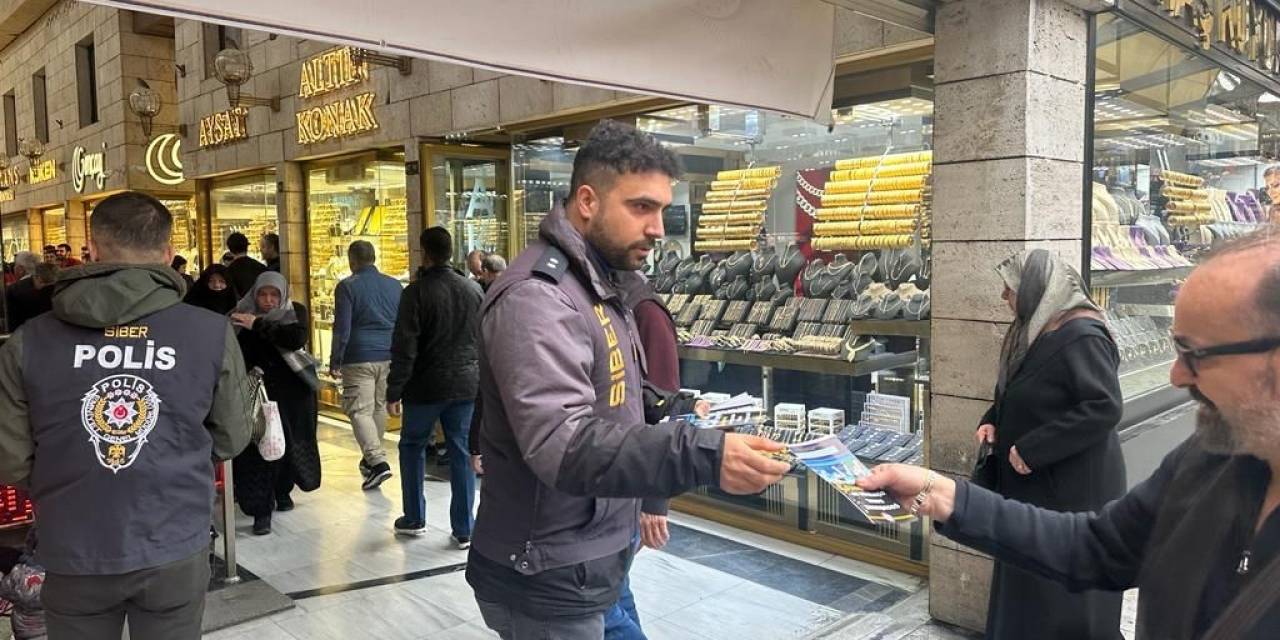 Siber Suçlarla Şube Müdürlüğü Ekipleri Hanlar Bölgesi’nde Vatandaşlara Broşür Dağıttı