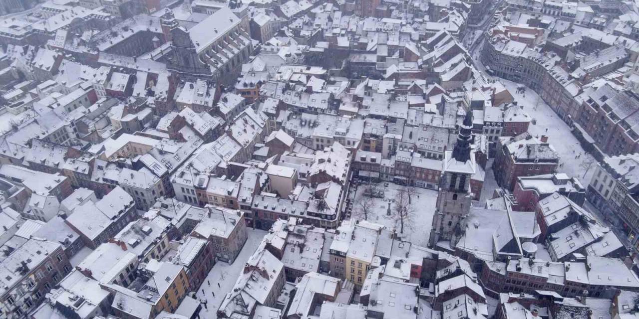 Belçika’da Yoğun Kar Yağışı: Seferler Askıya Alındı